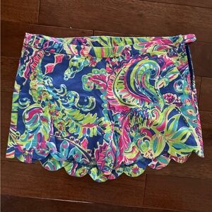 COPY - Lilly Pulitzer NWT scalloped short size 6